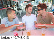 the young men and laughter. Стоковое фото, агентство Ingram Publishing / Фотобанк Лори