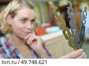 female blacksmith choosing metal finish. Стоковое фото, агентство Ingram Publishing / Фотобанк Лори