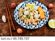 Tasty salad with peeled lychee and chicken breast. Healthy salad.. Salad with chicken fillet, lychee and lime. Стоковое фото, агентство Ingram Publishing / Фотобанк Лори