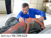 a mechanic working on aircraft. Стоковое фото, агентство Ingram Publishing / Фотобанк Лори
