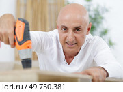man in home workshop looking at the camera. Стоковое фото, агентство Ingram Publishing / Фотобанк Лори