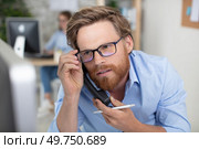 smiling businessman making a call. Стоковое фото, агентство Ingram Publishing / Фотобанк Лори