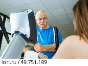 senior exercising in gym. Стоковое фото, агентство Ingram Publishing / Фотобанк Лори