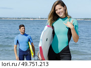 a happy female body boarder. Стоковое фото, агентство Ingram Publishing / Фотобанк Лори
