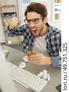 businessman exulting after received a good news from email. Стоковое фото, агентство Ingram Publishing / Фотобанк Лори