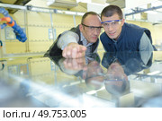 Men inspecting sheet of glass in factory. Стоковое фото, агентство Ingram Publishing / Фотобанк Лори