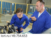 the machinist and his apprentice. Стоковое фото, агентство Ingram Publishing / Фотобанк Лори