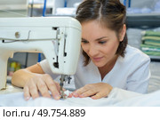woman during reparation of minor cuts. Стоковое фото, агентство Ingram Publishing / Фотобанк Лори