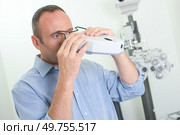 an optician checking the vision machine. Стоковое фото, агентство Ingram Publishing / Фотобанк Лори