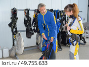 skydiving monitor and student preparing in the hangar. Стоковое фото, агентство Ingram Publishing / Фотобанк Лори