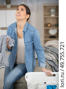 woman doing laundry looking up in despair. Стоковое фото, агентство Ingram Publishing / Фотобанк Лори