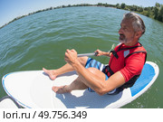man taking a break from stressing city life. Стоковое фото, агентство Ingram Publishing / Фотобанк Лори