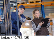 portrait of workers in the warehouse. Стоковое фото, агентство Ingram Publishing / Фотобанк Лори