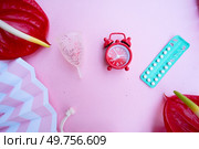 menopausal hormone therapy MHT or hormone replacement therapy HRT concept. menopausal hormone therapy MHT or hormone replacement therapy HRT. Стоковое фото, агентство Ingram Publishing / Фотобанк Лори