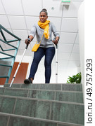 climbing stairs with crutches is dangerous. Стоковое фото, агентство Ingram Publishing / Фотобанк Лори