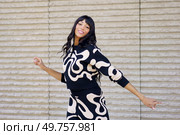 Passionate hispanic beauty dancer smiling at camera while performing in the city. Passionate dancer smiling at camera while performing in the city. Стоковое фото, агентство Ingram Publishing / Фотобанк Лори