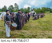 Исторический фестиваль “Времена и эпохи” в ландшафтном парке «Митино». Реконструкция противостояния императоров Наполеона и Александра I. Редакционное фото, фотограф Константин Григорьев / Фотобанк Лори