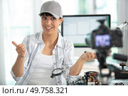 female technician filming a blog. Стоковое фото, агентство Ingram Publishing / Фотобанк Лори