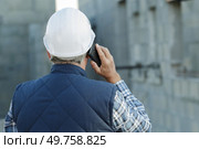 male builder foreman on the phone. Стоковое фото, агентство Ingram Publishing / Фотобанк Лори