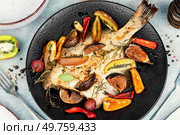 Appetizing fish of flounder cooked with fruits and vegetables. Seafood.. Tasty baked flatfish of flounder. Стоковое фото, агентство Ingram Publishing / Фотобанк Лори