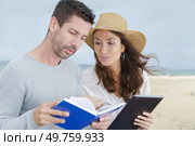romantic couple using tablet computer. Стоковое фото, агентство Ingram Publishing / Фотобанк Лори