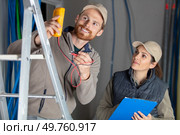 woman and bearded young man as they do diy renovations. Стоковое фото, агентство Ingram Publishing / Фотобанк Лори