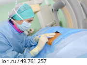 she is opening the wound. Стоковое фото, агентство Ingram Publishing / Фотобанк Лори