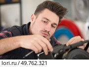 repairman repair radiator vent system. Стоковое фото, агентство Ingram Publishing / Фотобанк Лори