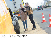 female and male driver filling amicable report after trafic accident. Стоковое фото, агентство Ingram Publishing / Фотобанк Лори