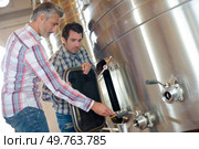 men are cleaning a vat. Стоковое фото, агентство Ingram Publishing / Фотобанк Лори