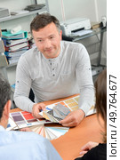 a designer with his clients. Стоковое фото, агентство Ingram Publishing / Фотобанк Лори