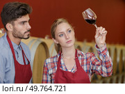 woman tasting different wines in cellar. Стоковое фото, агентство Ingram Publishing / Фотобанк Лори