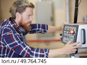 a man is operating machine. Стоковое фото, агентство Ingram Publishing / Фотобанк Лори