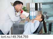 angry boss shouting at his employee through a megaphone. Стоковое фото, агентство Ingram Publishing / Фотобанк Лори