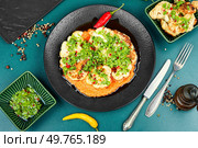 A plate of seasoned roasted cauliflower steak. Gratin of vegetables.. Roasted cauliflower in plate, vegetarian recipes. Стоковое фото, агентство Ingram Publishing / Фотобанк Лори