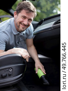 happy man is hoovering or cleaning the car. Стоковое фото, агентство Ingram Publishing / Фотобанк Лори