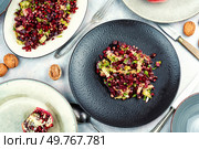 Healthy raw vegan beetroot salad with pomegranate and walnuts. Healthy diet.. Bowl of beetroot salad. Стоковое фото, агентство Ingram Publishing / Фотобанк Лори