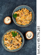 Mushroom ragout or fricassee served in bowl on table. Sauteed wild mushrooms. Flat lay. Fried mushrooms in a creamy sauce. Стоковое фото, агентство Ingram Publishing / Фотобанк Лори
