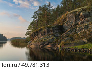 Lake Ladoga near the village Lumivaara on a sunny autumn day, Ladoga skerries, Lakhdenpokhya, Republic of Karelia, Russia. Стоковое фото, фотограф Ula Ulachka / Фотобанк Лори