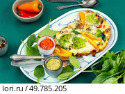 Delicious egg omelette with broccoli and pepper. Vegetarian omelet scrambled eggs with broccoli and vegetables. Homemade omelette with vegetables. Стоковое фото, агентство Ingram Publishing / Фотобанк Лори