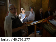 Храм святых мучеников Флора и Лавра на Зацепе. Архиерейское Богослужение в честь Престольного праздника святых мучеников Флора и Лавра. Церковный хор. (2023 год). Редакционное фото, фотограф Дмитрий Киселёв / Фотобанк Лори