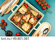 Grilled fish mackerel in a roasting pan. Mackerel fillet. Fish dish, fish plate.. Plate with delicious grilled mackerel. Стоковое фото, агентство Ingram Publishing / Фотобанк Лори