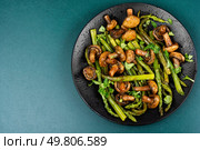 Seasonal dietary dish of fried green asparagus and champignon mushrooms. Gourmet cuisine, space for text.. Roasting Vegetables, Baked Asparagus. Стоковое фото, агентство Ingram Publishing / Фотобанк Лори