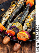 Seafood platter with sardines kebab, grilled fish. Seafood skewers. Fish and vegetable skewer in barbecue grill. Стоковое фото, агентство Ingram Publishing / Фотобанк Лори