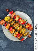Kebabs, shish kebab with vegetables and potatoes.. Shish kebab BBQ meat. Стоковое фото, агентство Ingram Publishing / Фотобанк Лори
