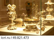 Призовой кубок и коробка для сигар подарочная ваза Prize cup and cigar box gift vase (2017 год). Редакционное фото, фотограф Чехов Дмитрий Валерьевич / Фотобанк Лори