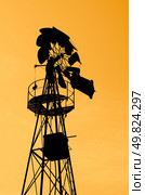 Old Farm Windmill for Pumping Water with Spinning Blades at Sunset in Aveiro, Portugal. Стоковое фото, агентство Ingram Publishing / Фотобанк Лори