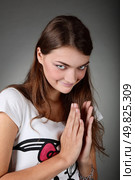 portrait of attractive girl. Studio shot. Стоковое фото, агентство Ingram Publishing / Фотобанк Лори