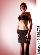 navel piercing beautiful woman. indoor shot. Стоковое фото, агентство Ingram Publishing / Фотобанк Лори