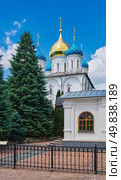 The Transfiguration Cathedral and the Church of St. Roman the Melodist with the tomb of the Romanov boyars, 17th century, Novospassky Stavropegic Monastery, landmark (2024 год). Стоковое фото, фотограф Алексей Голованов / Фотобанк Лори